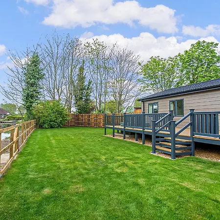 Lee Valley Hoddesdon Exterior photo